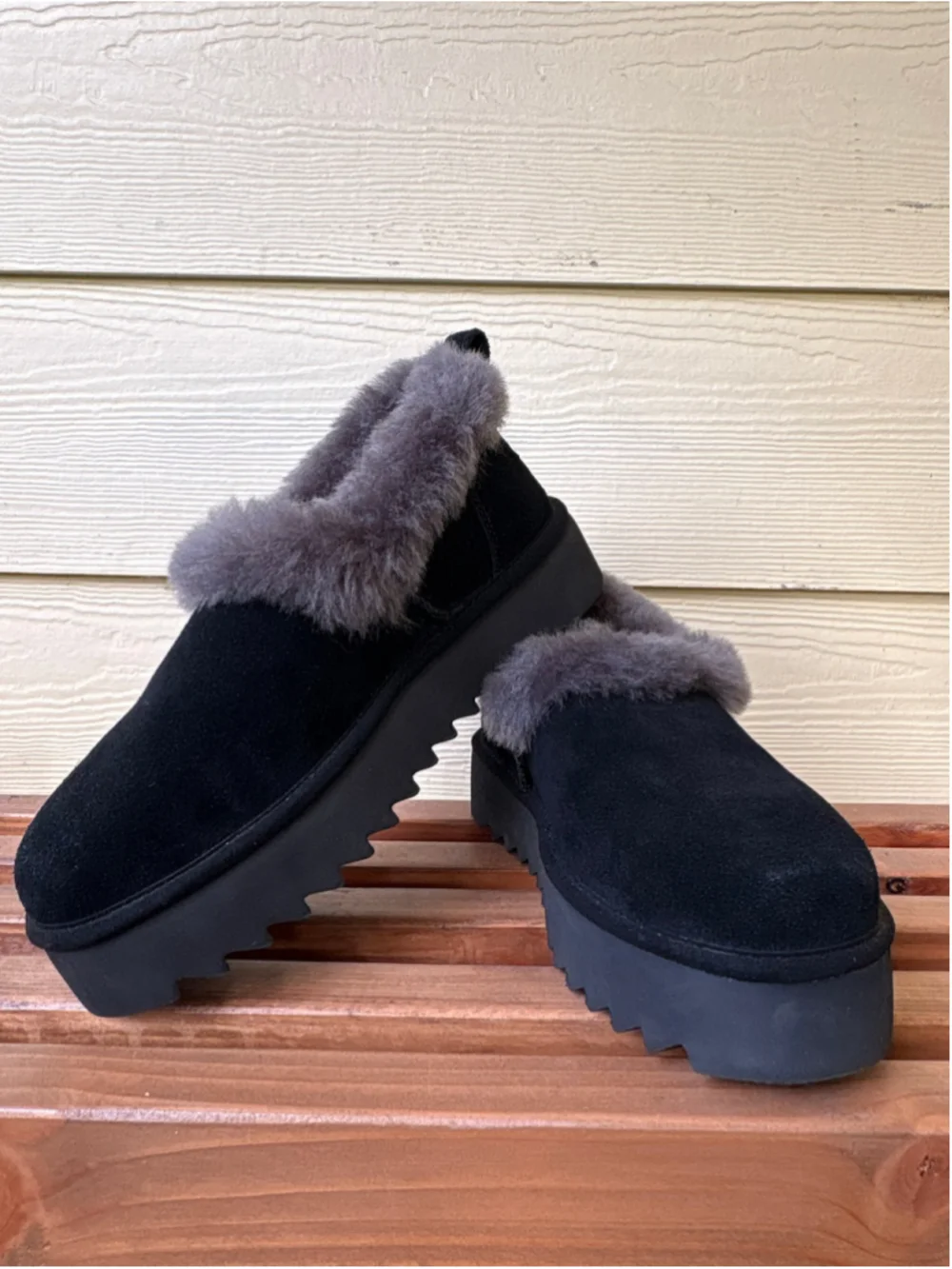 UGG Nita Suede Platform Slippers Black Grey Fur Women's Size 9 Worn Twice!